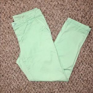 Turquoise GAP size 6 khaki capris 🍀final price